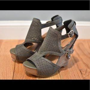 Gianni Bini Wedge
